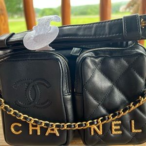 Channel 22C Camera Case Sling bag. Black lambskin antique GHW